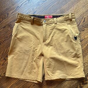 Western Rise gold 4-way stretch water resistant tech fabric travel shorts. XXL.